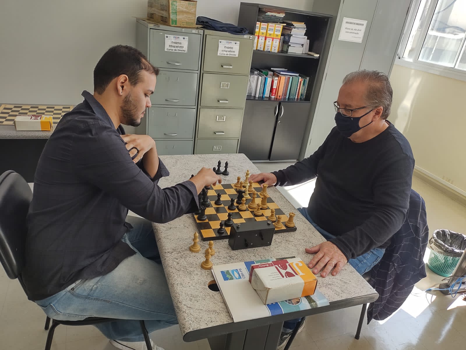 UNISAL Lorena oferece aulas de xadrez aos alunos e colaboradores