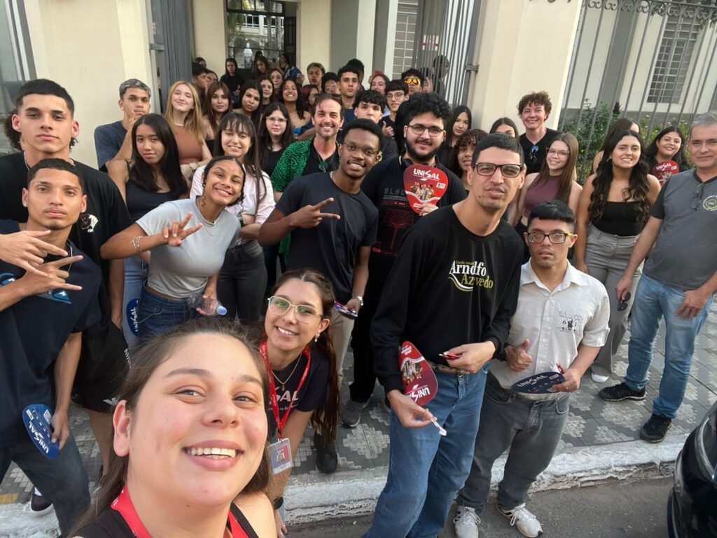 Alunos do Colégio Arnolfo Azevedo visitam o UNISAL e exploram futuros acadêmicos